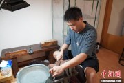 伊川成都“90后”小伙“十年磨一剑”：从爱好者到守艺人 传播中国文化